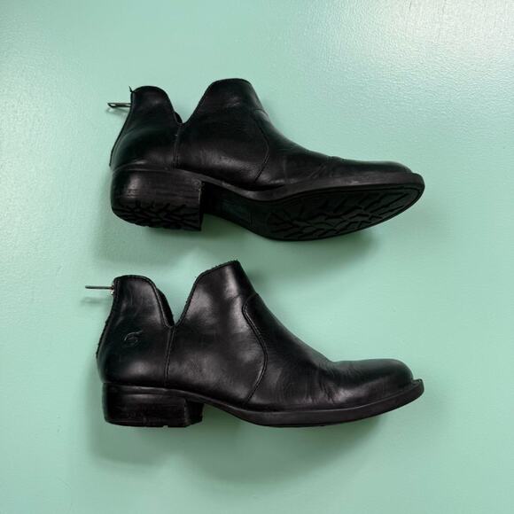 Born Black leather ankle boots with back zipper - size 6.5 Women - Picture 1 of 8